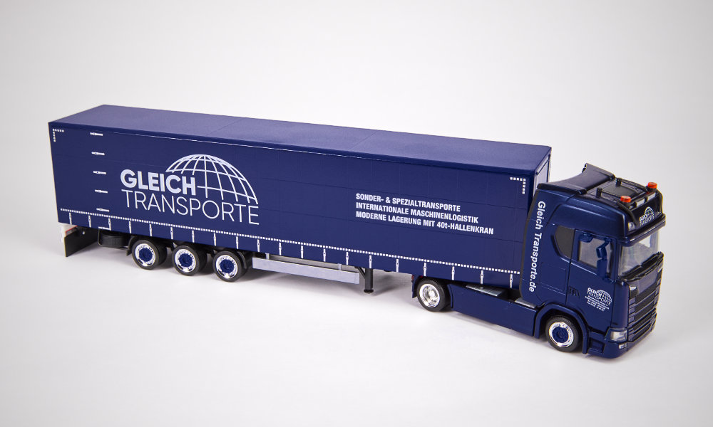Modell-LKW im Gleich Transporte Design